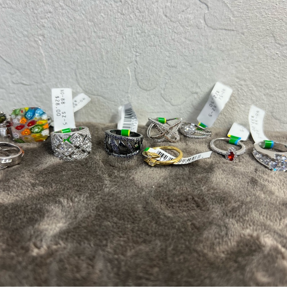 💍 Sparkling Ring Collection – Size 5 Women’s Fashion Jewelry Lot